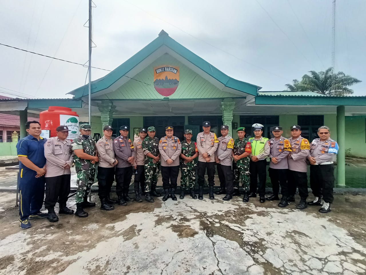 HUT TNI Ke-78, AKP Buyung Kardinal  Beri Ucapan Selamat Pada Koramil 10 Kunto Darussalam