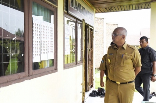 Hari Pertama UNBK, Pj Bupati Inhil Tinjau Sejumlah SMK di Tembilahan