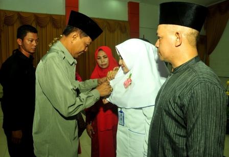 30 Mahasiswi Akbid Indragiri Ikuti Prosesi Pemasangan Atribut Pin Kompetensi