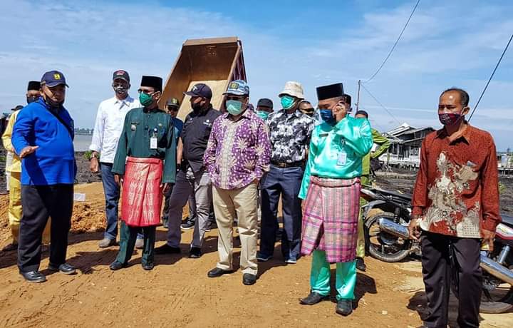 Bupati Irwan Tinjau Pembangunan Infrastruktur Jalan dan Cetak Sawah di Kecamatan Rangsang