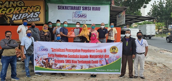 SMSI Riau Bagikan Paket Sembako Kepada Masyarakat dan Anggota Terdampak Covid-19 