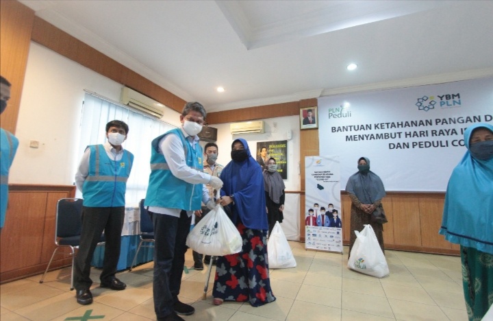 PLN Peduli dan YBM PLN bersama SATGAS BUMN Tanggap Bencana  Serahkan Bantuan 2.473 Paket Sembako