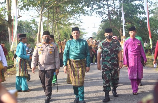 HM Adil Lepas Pawai Taaruf MTQ Ke 13 Tingkat Kabupaten Kepulauan Meranti
