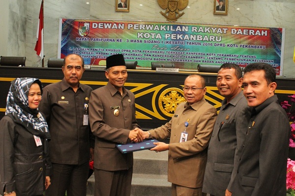 DPRD dan Pemko Pekanbaru Sahkan Ranperda SMP Madani Pekanbaru dan Pembentukan Kelurahan