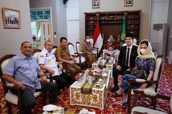 Dokter dari Singapura Tertarik Bangun RS Berstandar Internasional di Riau