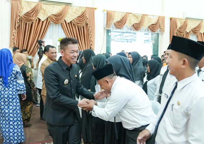 Serahkan SK Pengangkatan P3K, Ini Pesan Bupati Afrizal 