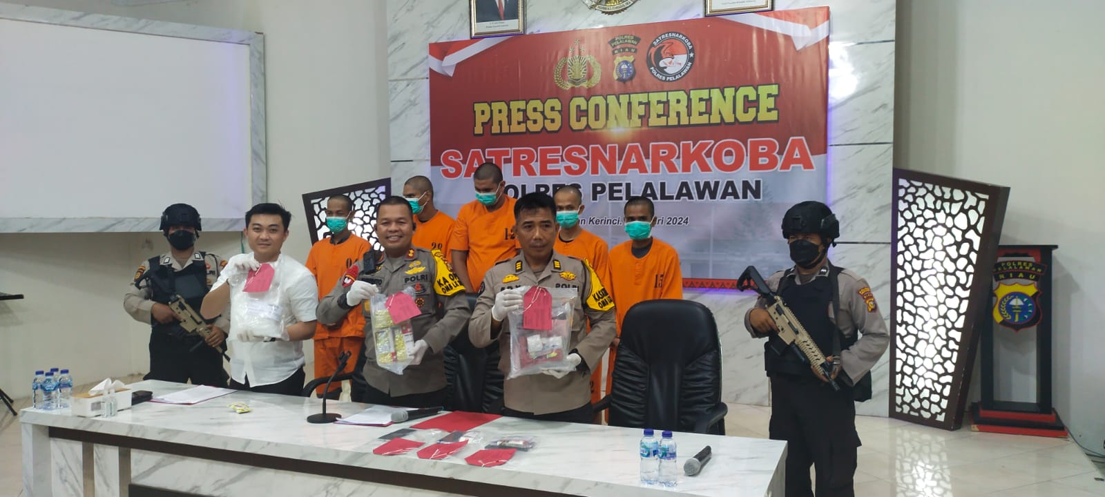 Polres Pelalawan Berhasil Amankan 5,1 Kg Sabu dan Happy Five 3.250 Butir Dari 5 Tersangka