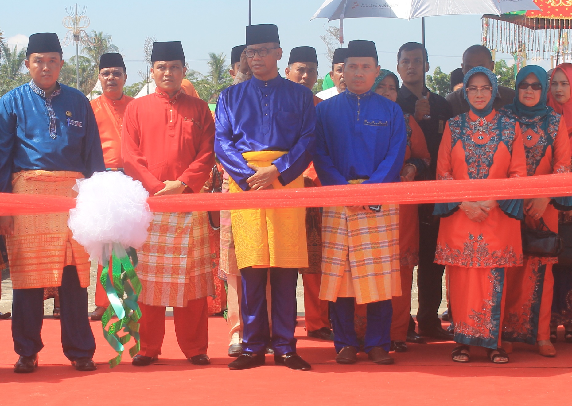 Bupati Resmikan Stand Bazar MTQ Rohil di Taman Budaya  