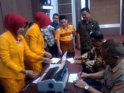 Serahkan SPPT PBB 2017, PAD PBB Karimun Meningkat 107 Persen