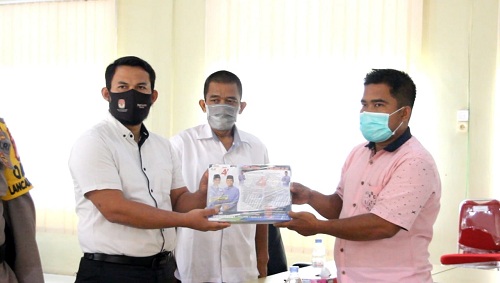 KPU Rohil Bagikan APK dan BK Kepada Seluruh LO Paslon