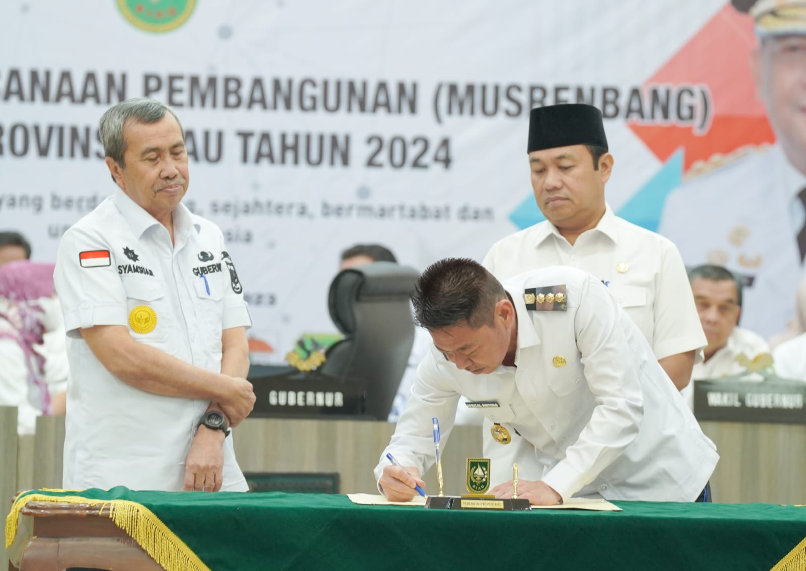 Hadir di Musrenbang RKPD Riau 2024, Bupati Rohil Minta Perbaikan Jalan Rohil