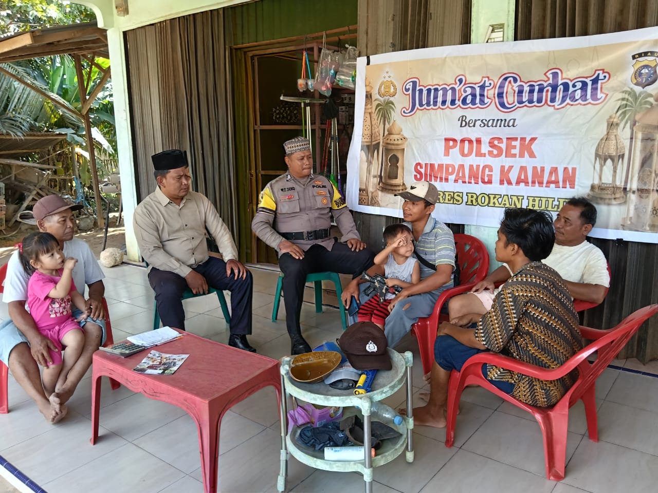 Giat Jumat Curhat : Membangun Sinergi dan Keamanan di Simpang Kanan