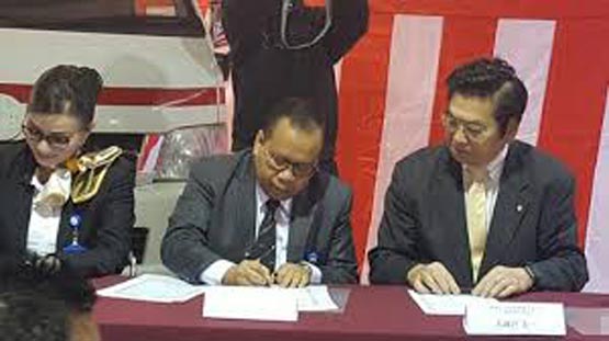 Bupati Meranti Terima Ambulance Bantuan Toyota Jepang