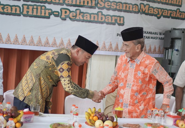 Bupati Afrizal Hadiri Peringatan Isra Miraj IKM Rohil Pekanbaru dan Serahkan Santunan