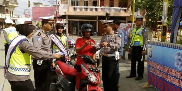  Operasi Simpatik Siak 2016, Polres Rohul Bagi-bagi Souvenir
