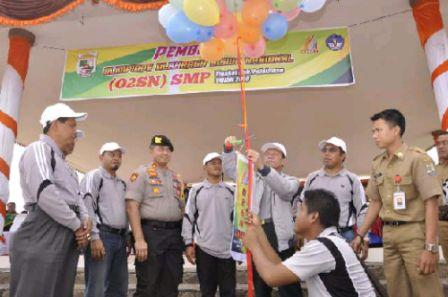 Buka O2SN SMP, Wabup Zardewan Tunjukkan Prestasi Siswa Pelalawan