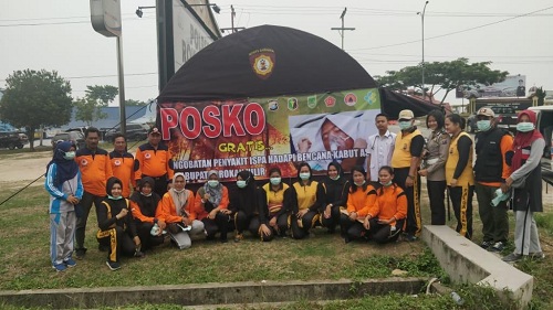 Kerjasama Dengan Diskes, Polres Rohil Buka Posko Pelayanan Pengobatan Gratis Korban Asap