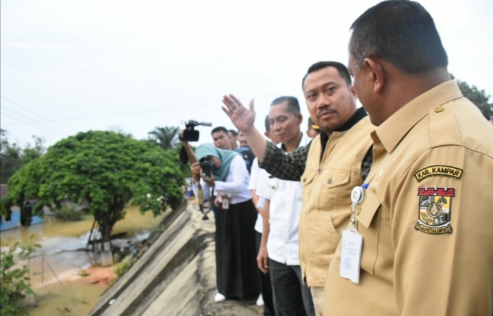 Dilanda Banjir, Bupati Kampar Tetapkan 86 Titik Pengunsian