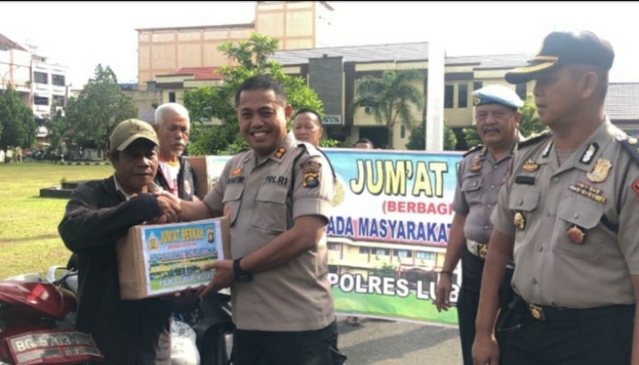 Jumat Berkah, Polres Lubuklinggau Bagikan 40 paket Sembako