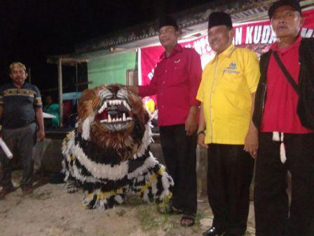 Kampanye di Rohul, Suyatno Disambut Ribuan Warga Nonton Kuda Lumping