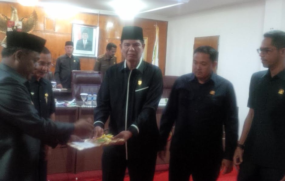  Pemkab Rohil Serahkan Nota Keuangan RAPBD-P 2016