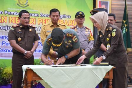 Kejari Pekanbaru Canangkan Nota Kesepakatan Zona Integritas WBK-WBBM