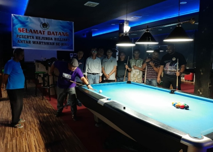 Ketua PWI Riau, ]Zulmansyah Buka Kejurda Biliar Antar Wartawan se-Riau 2020