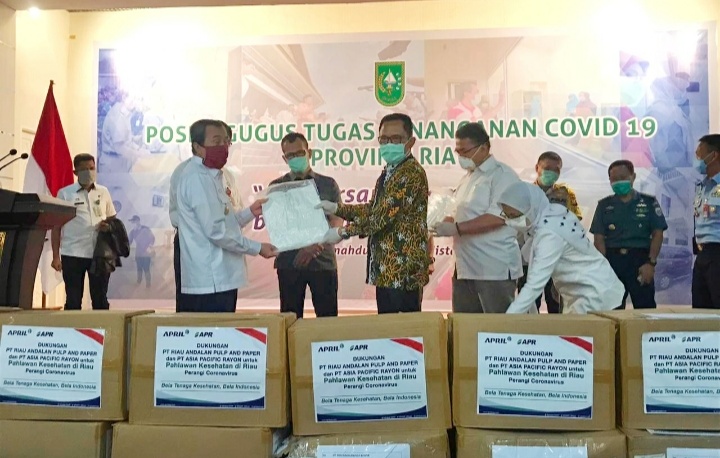 Dukung Gugus Tugas Penanganan COVID-19 di Riau  RAPP dan APR Serahkan Bantuan APD