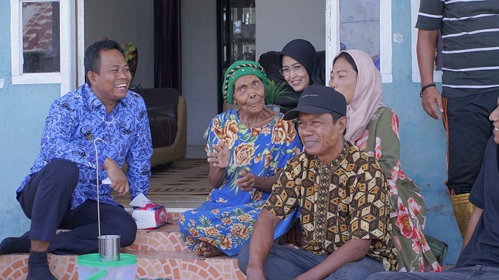 Sulaiman Serahkan Bantuan Renovasi RTLH di Bagan Jawa