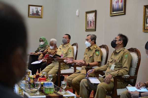 Kumpulkan Direksi BUMD, Gubri Syamsuar Minta Perusahaan Daerah di 