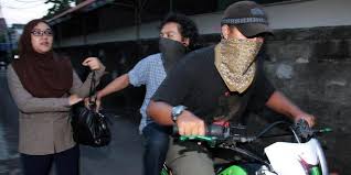   Gaji Kurang, Satpol PP di Karimun Ini Menjambret