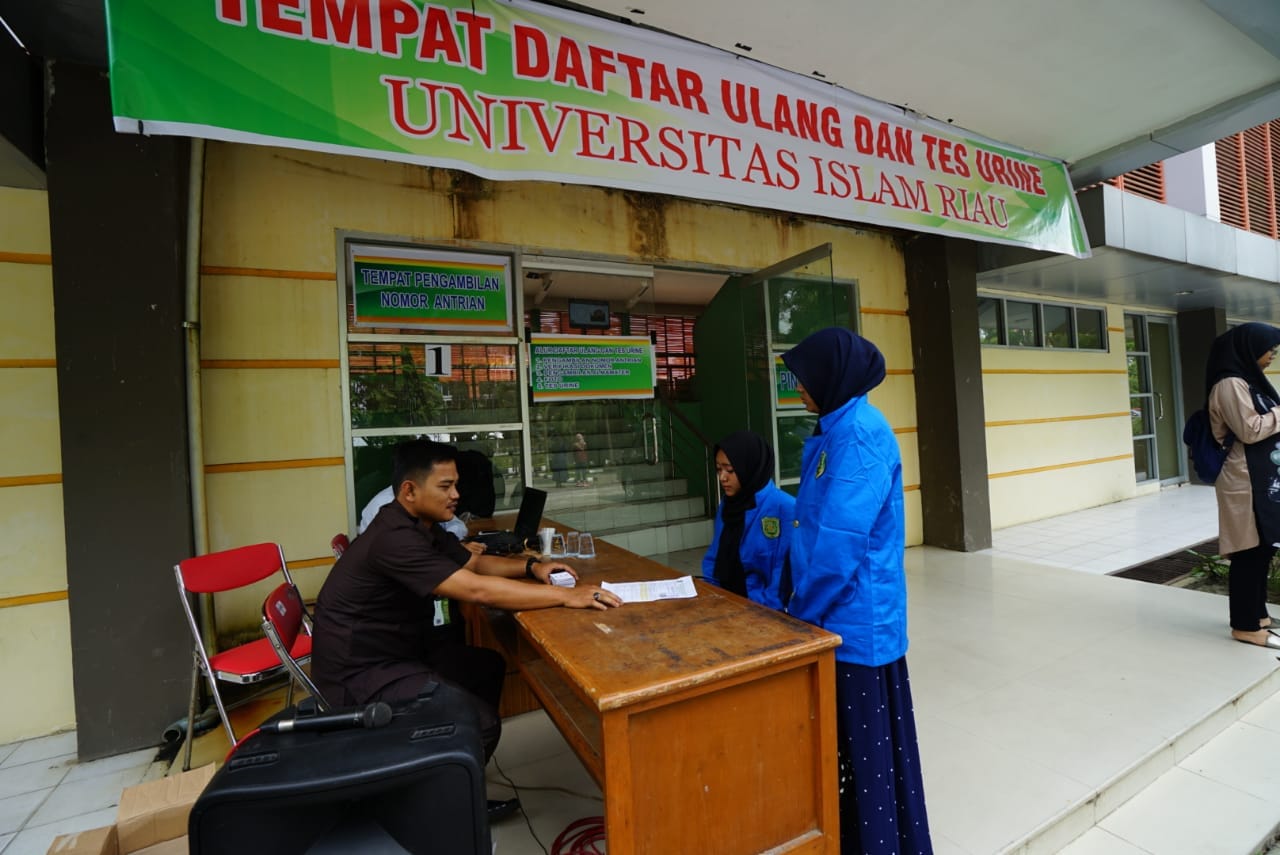 Cegah Narkoba, Daftar Ulang Mahasiswa Baru UIR di Test Urine
