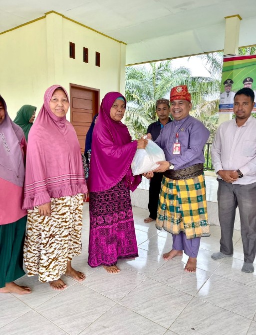 Rayakan HUT ke-19, PD Tuah Sekata Bagikan 500 Paket Sembako dan Luncurkan Tagline BUMD Maju