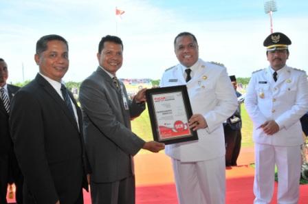 Bupati Yopi Terima Penghargaan SCN Award dari TELKOM