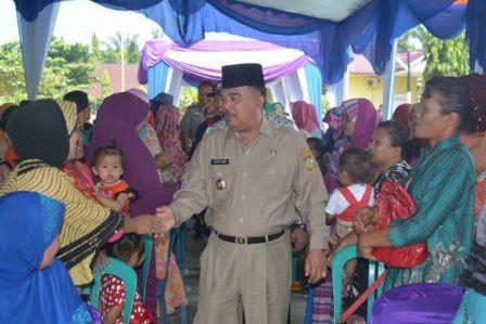 Terima Laporan Pungutan Uang Baju Rp 1, 3 juta, Bupati Kampar Langsung Turun ke Sekolah
