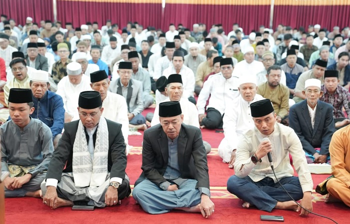 Bupati Rohil Laksanakan Sholat Idul Adha di Masjid Agung Al Ikhlas Bagansiapiapi dan Gelar Open Hous