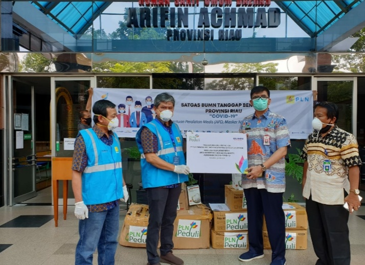 Satgas BUMN melalui PLN Peduli Berikan Alat Pelindung Diri dan 1000 Paket Sembako