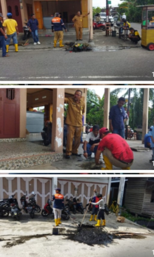 Kurangi Debet Air, DLH Rohil Naikkan Lumpur Parit