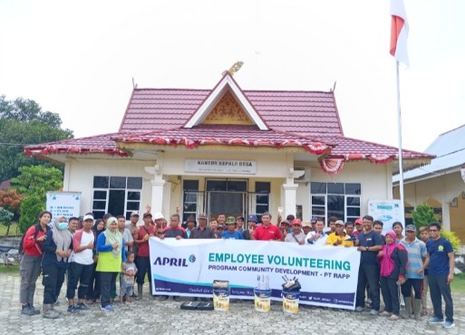 PT RAPP Gotong Royong bersama dengan Masyarakat Desa Lubuk Kembang Bunga