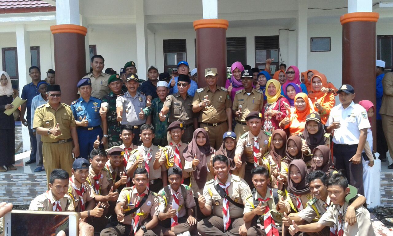Bupati Minta Camat Palika Tanami Pohon Penyejuk Dikungkungan Kantor