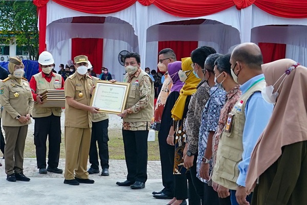Apel Bulan K3 Nasional di Riau Komplek, PT RAPP Terima Penghargaan Dari Gubernur Riau