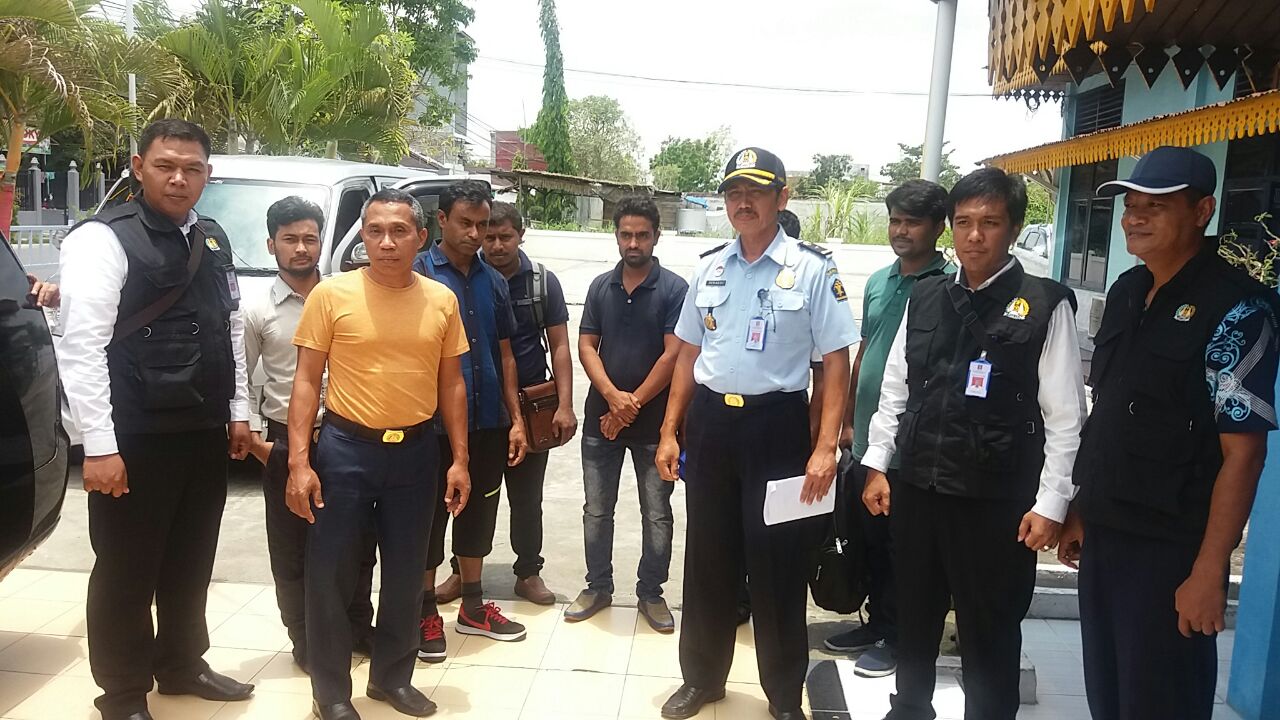Imigrasi Bagansiapiapi Deportasikan 5 WNA Kenegara Asal