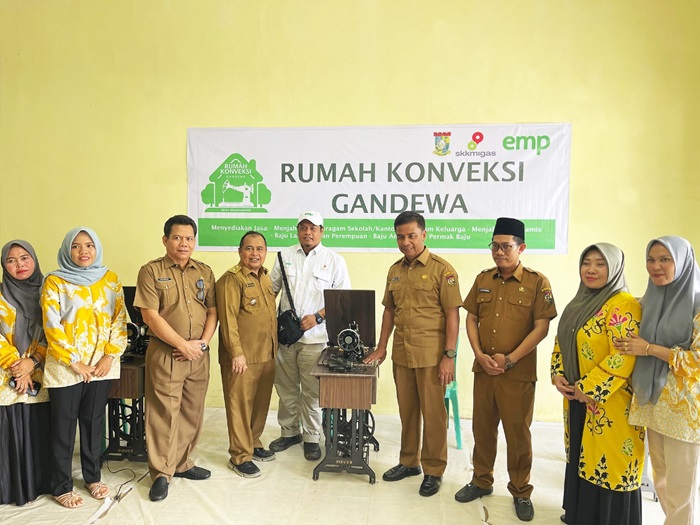 Bersama Pj Sekda Kampar, EMP Energi Resmikan Rumah Konveksi Gandewa