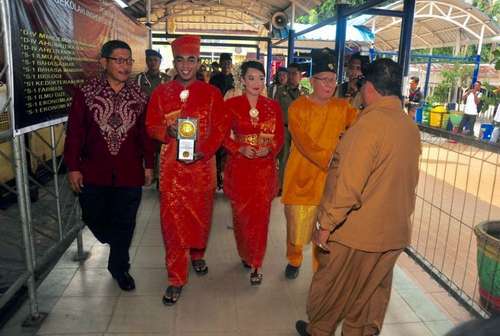 Adipura Ketiga Untuk Karimun, Diarak Keliling Kota