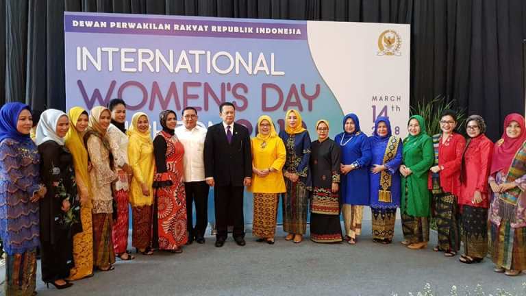 Keterwakilan Perempuan Terbanyak,  DPRD Riau Terima Penghargaan dari DPR RI