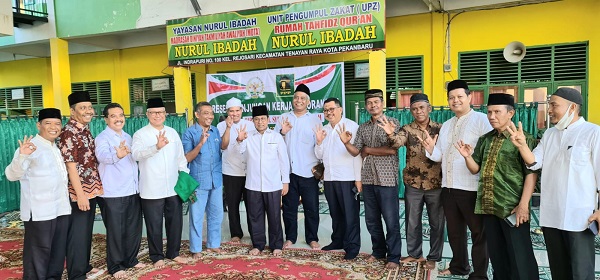 Syamsurizal Bagikan 150 Paket Sembako dan Beri Bantuan Masjid di Nurul Huda