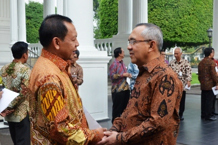Plt Gubri Hadiri Pertemuan Perwakilan Pelaku Industri Jasa Keuangan tahun 2016