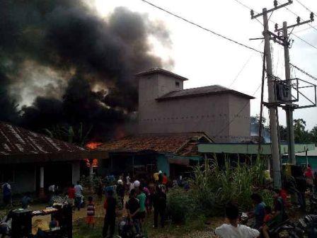 Rumah Keluarga Anggota DPRD Pelalawan Hangus Terbakar