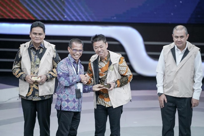 Bupati Rohil Diberikan Penghargaan Penanganan Stunting dan Kemiskinan Ekstrem 