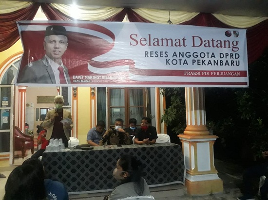 Jemput Aspirasi, Warga di Kecamatan Tampan Keluhkan Penerimaan Murid Baru
